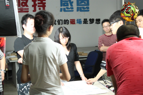 《苍生》研发人员在讨论 《苍生》研发人员在讨论